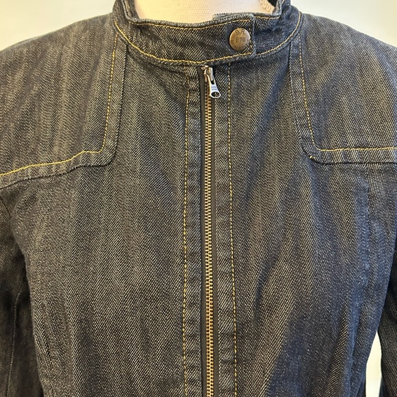 Banana Republic Jean Jacket - Picture 2 of 11